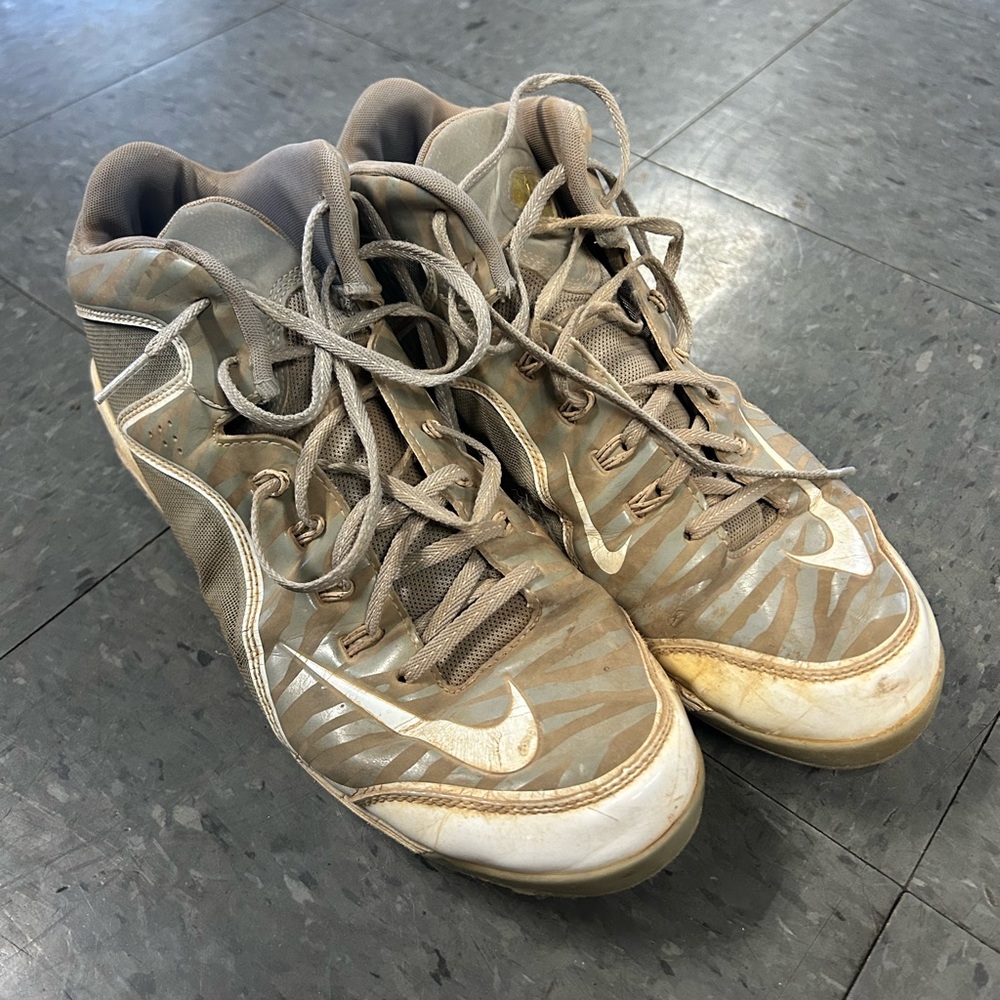 Nike metal spike baseball cleats